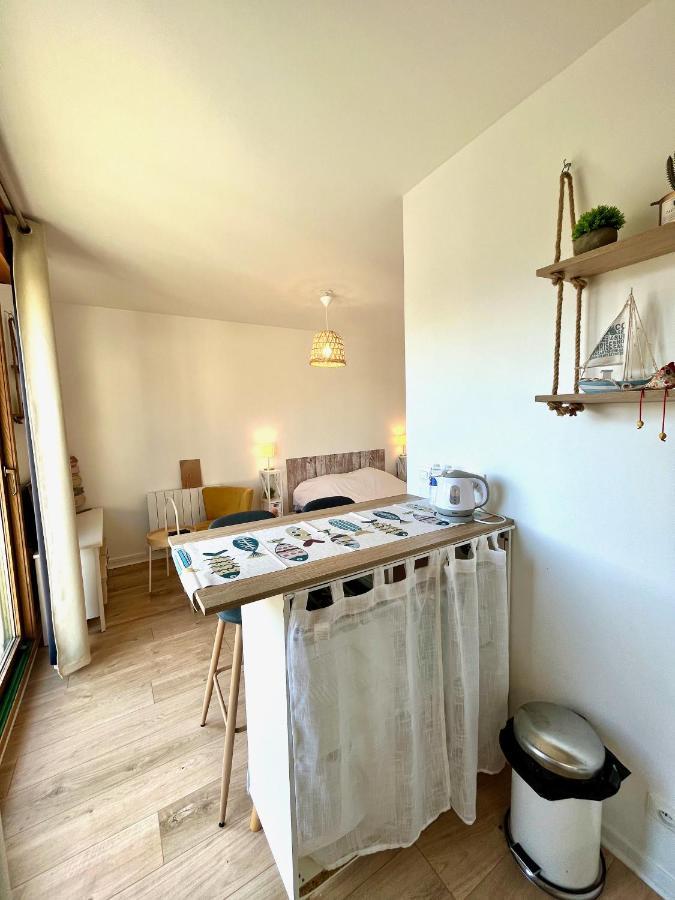 Salm, Coquet Studio Avec Balcon Ouistreham Eksteriør billede